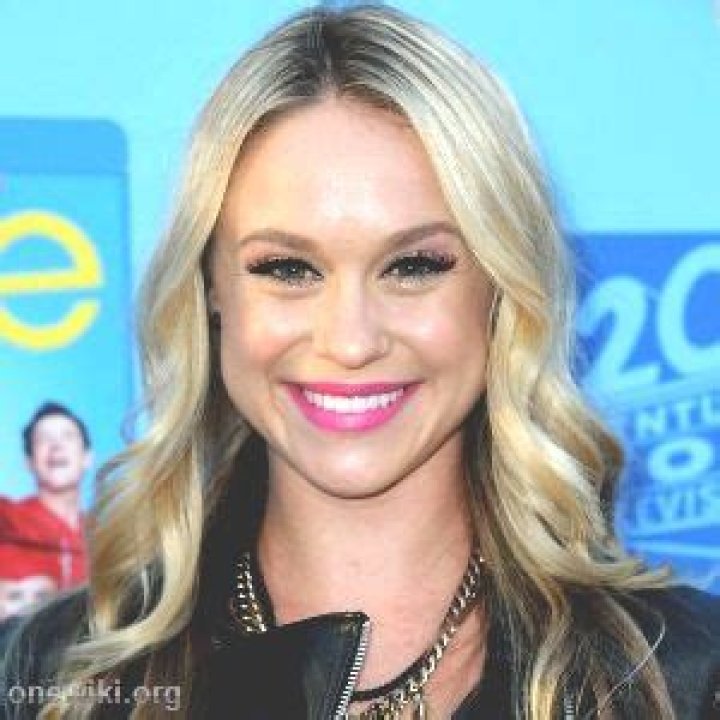 Becca Tobin Bio (Wiki) 