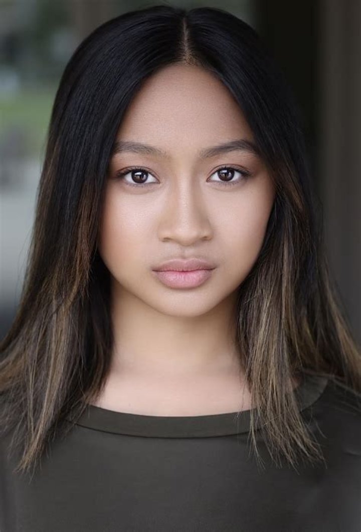 Chloe Adona Bio (Wiki) 