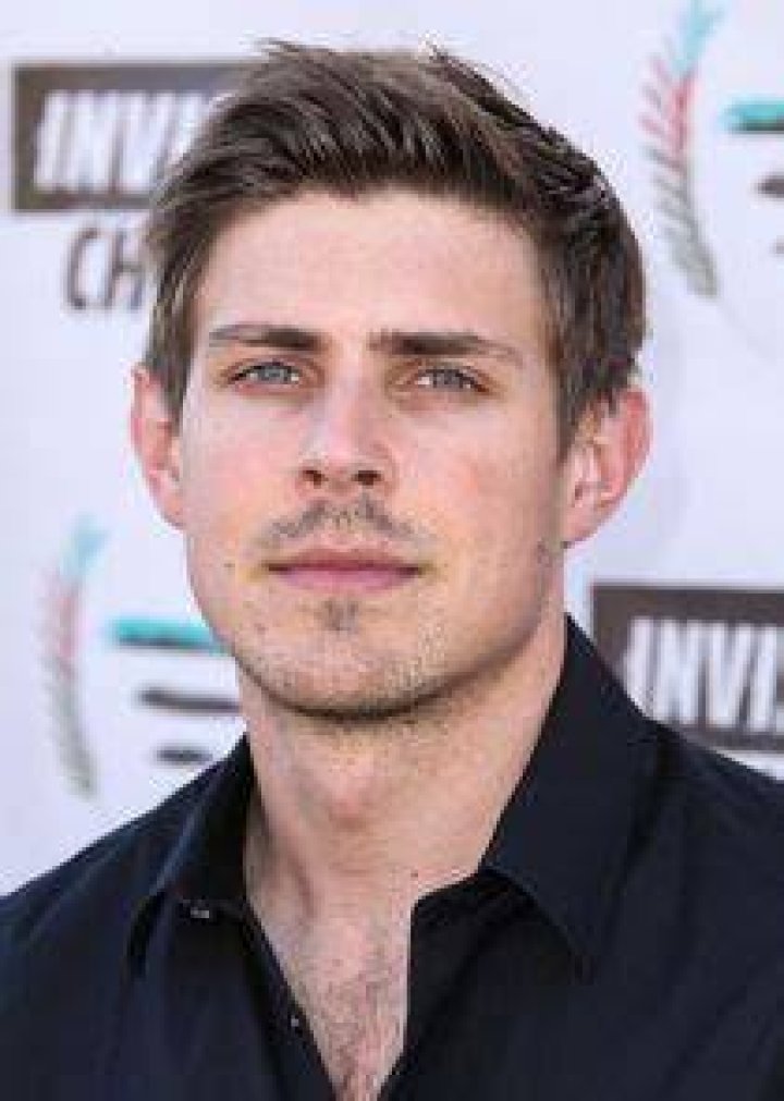 Chris Lowell Bio (Wiki) 