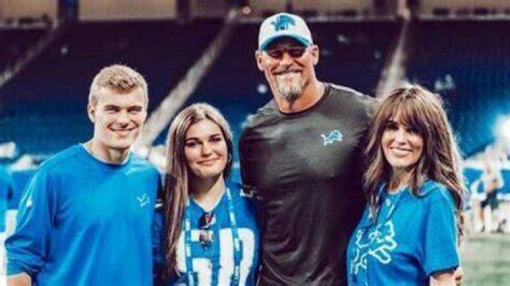 Does Dan Campbell have a daughter?