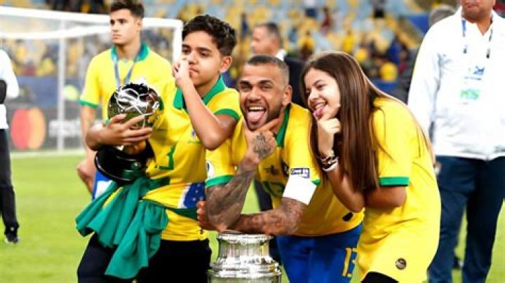 Does Dani Alves Have Kids?