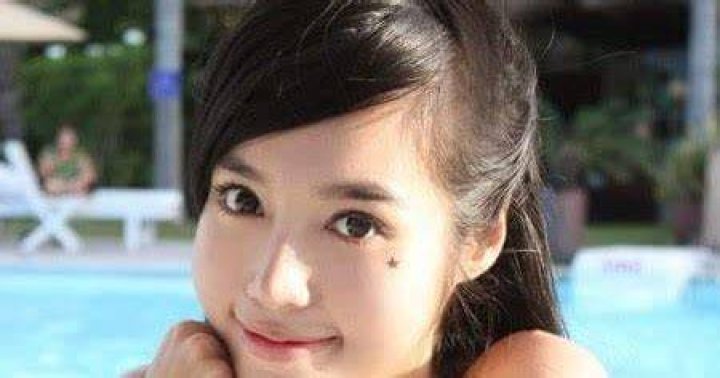 Elly Tran Ha in bikini