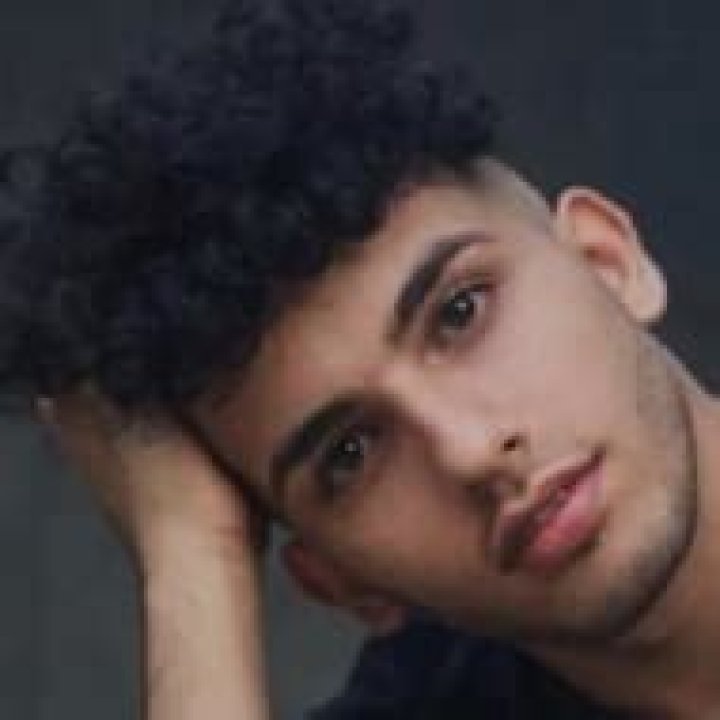 Famous Omars | Famous Birthdays