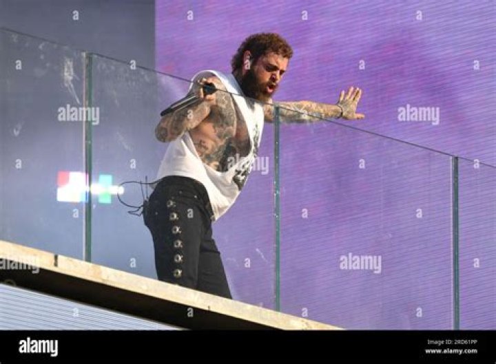 Here is What Happened to Post Malone on Stage!