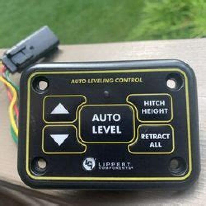 How do I reset my Lippert auto level?
