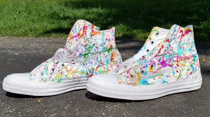 How do you splatter paint shoes?