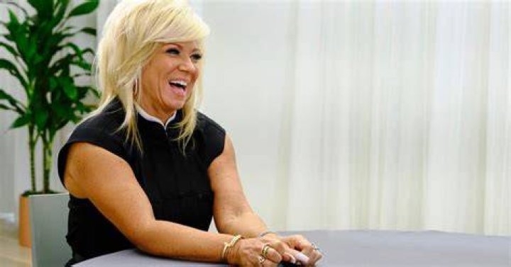 How much does Long Island Medium charge for a reading?