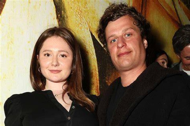 Is Emma Kenney a lesbian?
