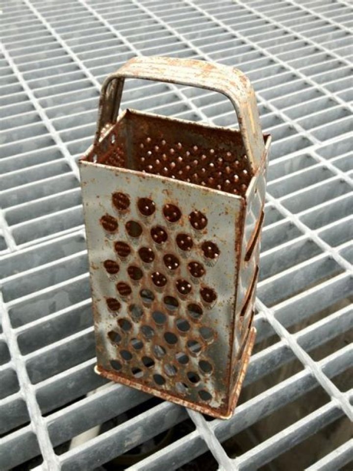 Is it safe to use a rusty cheese grater?