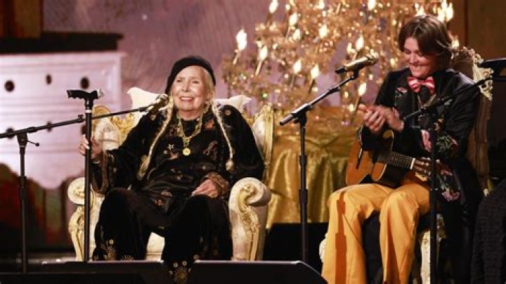 Is Joni Mitchell a lesbian?