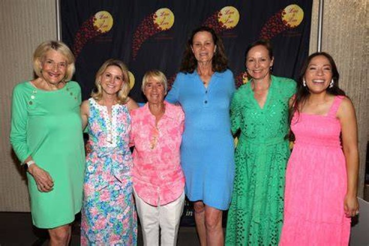Is Pam Shriver a lesbian?