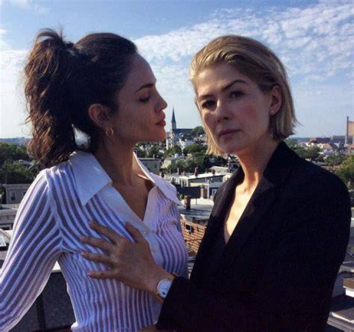 Is Rosamond Pike a lesbian?