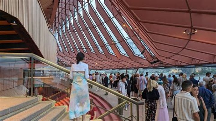 Is there a dress code for Sydney Opera House?