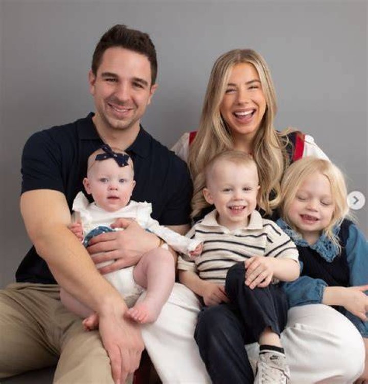 Jane Williamson - Age, Family, Bio