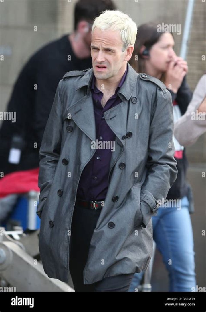 Jonny Lee Miller photo 2