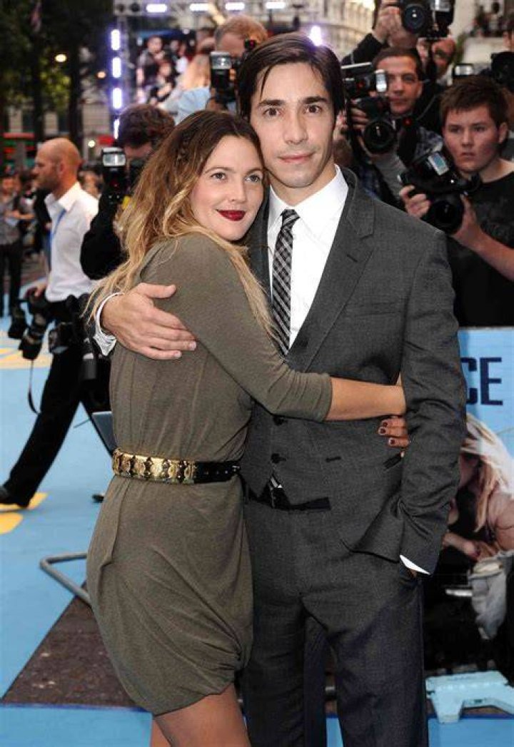 Justin Long dated Drew Barrymore.