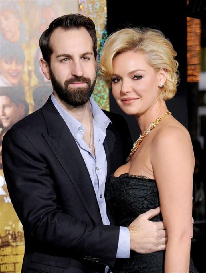Katherine married singer, Josh Kelley in 2007.