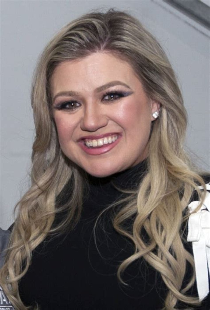 Kelly Clarkson Bio (Wiki) 