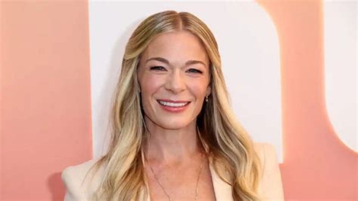 LeAnn Rimes Bio (Wiki) 