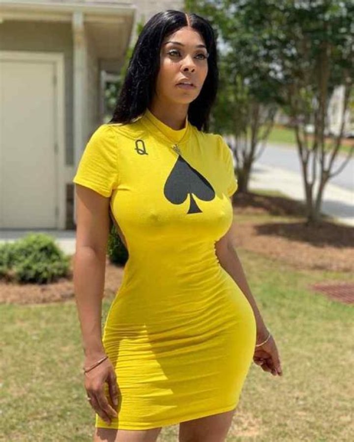 Lebraa Deville perfect body figure