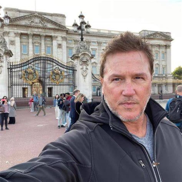 Lochlyn Munro taking selfie