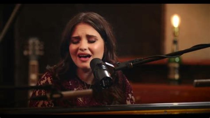 Madison VanDenburg - Let Me On Down || Live at Famous Birthdays