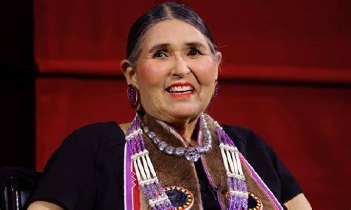 It Took Oscars 5o Years To Apologize to Native American Actress Sacheen Littlefeather! Sacheen Littlefeather