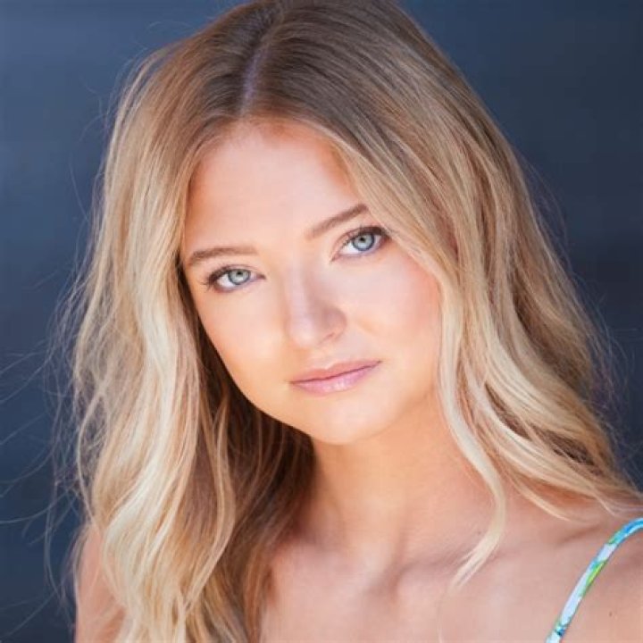 Shae Smolik Bio (Wiki) 