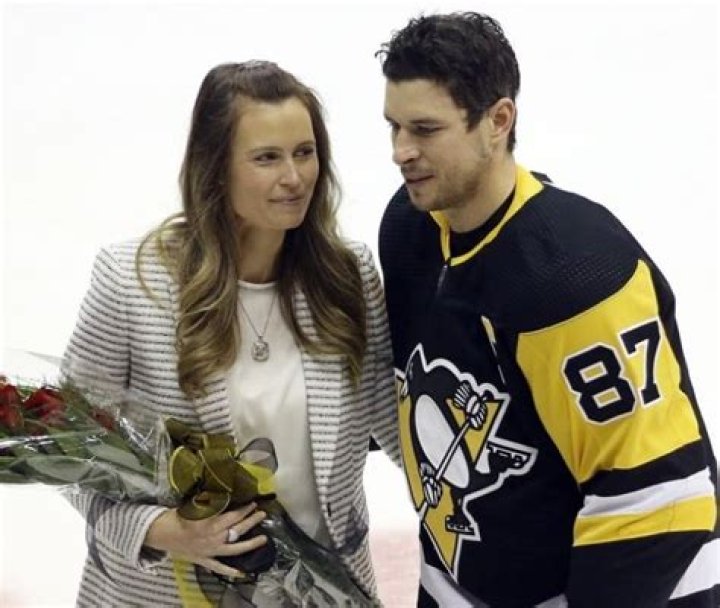 Sidney Crosby and Kathy Leutner Are Dating Eachother Since 2008