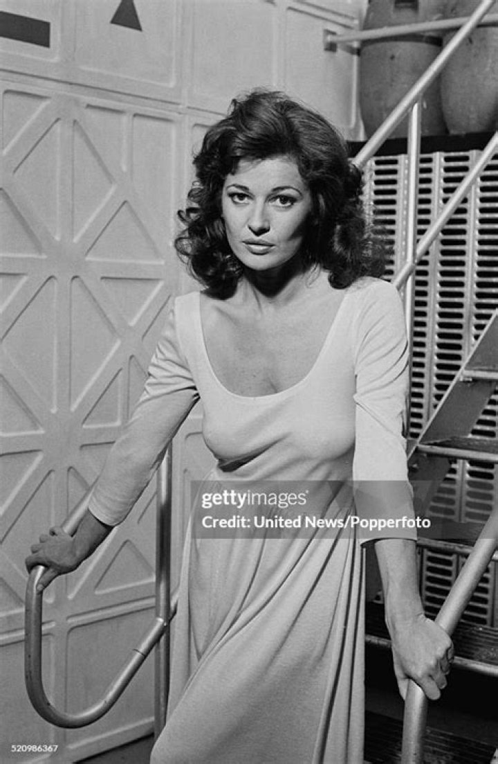 Stephanie Beacham photo 2