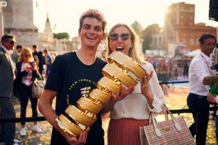 Stepp Kuss and Noemi Ferre is dating since 2019.
