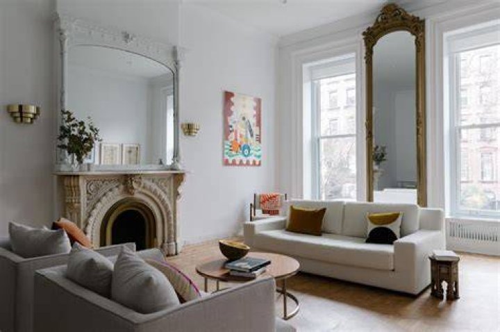 What does parlor floor apartment mean?