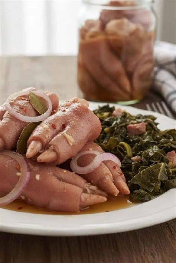 What does pigs feet taste like?