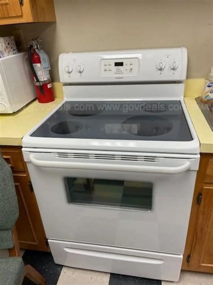 Who makes Tappan electric stoves?